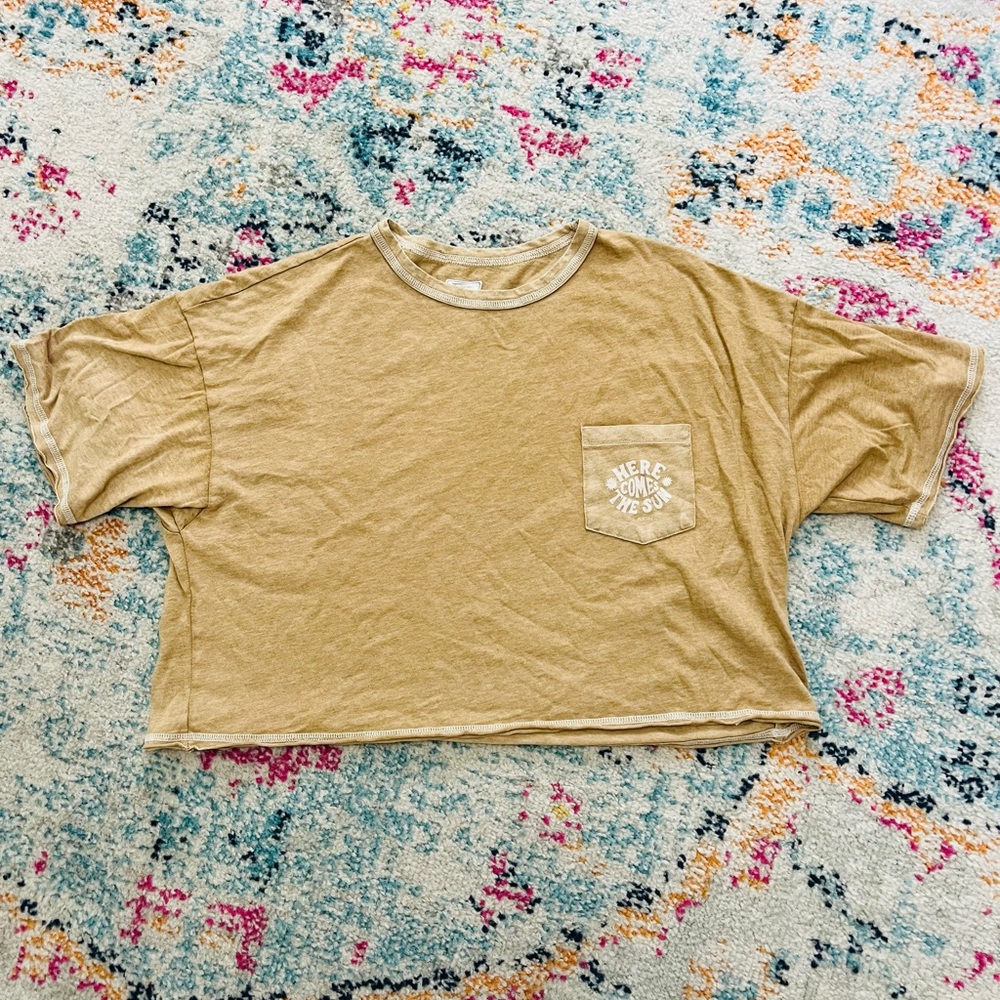 American Eagle “Here comes the sun” cropped tee